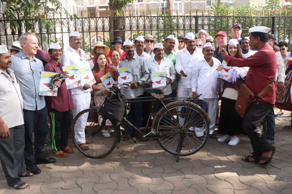 Mumbai Dabbawalas send Puneri Pagadi to King Charles